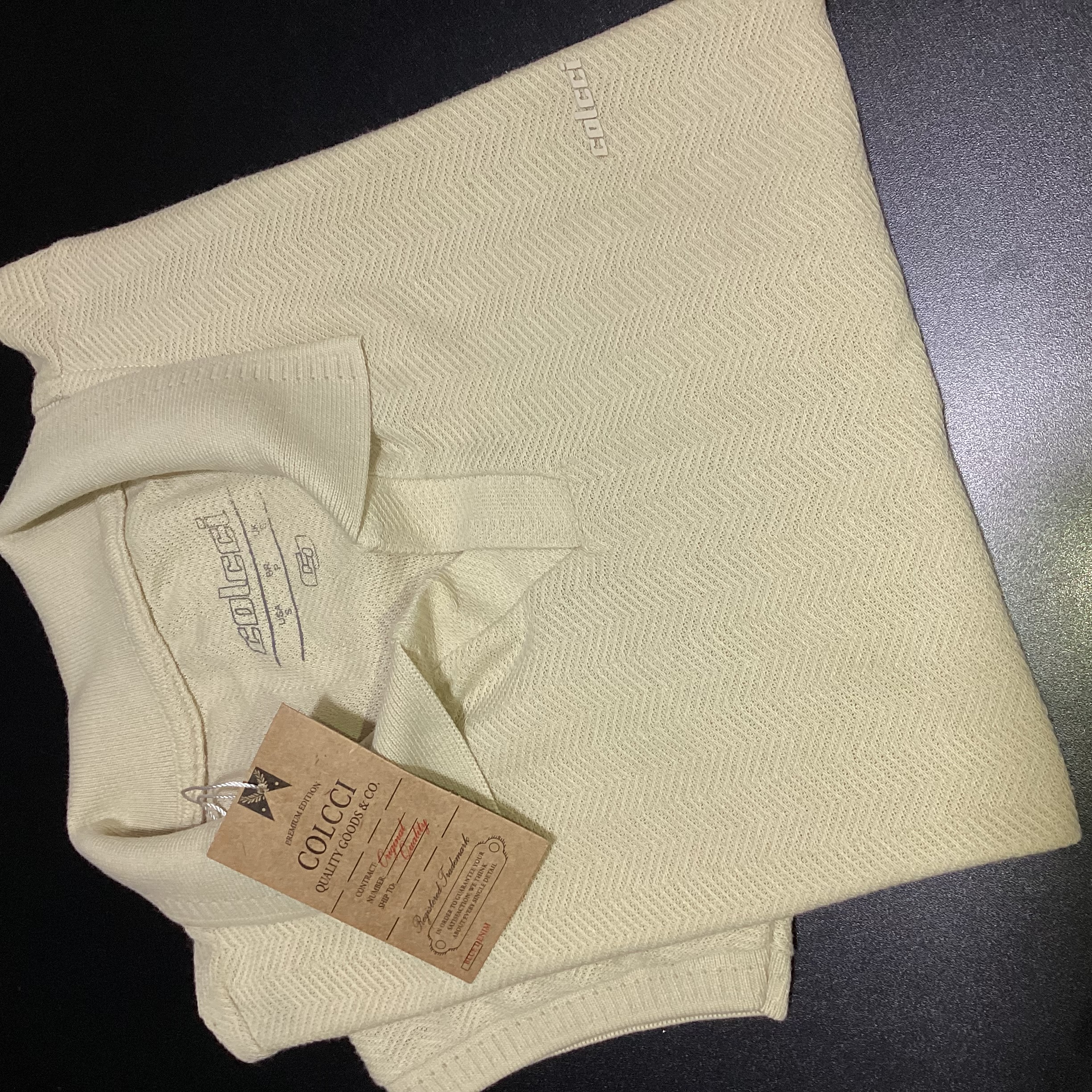 CAMISA POLO GOLA V TEXTURIZADA COLCCI